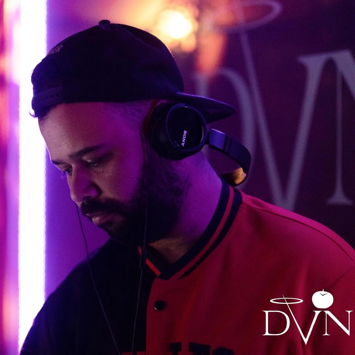 DJ en directo en DVN Lounge Club